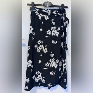 Gap Floral Black and White Skirt